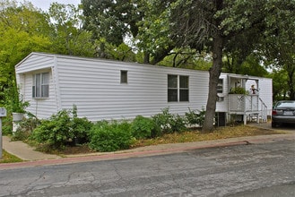 1025 W Pipeline Rd in Hurst, TX - Building Photo - Building Photo