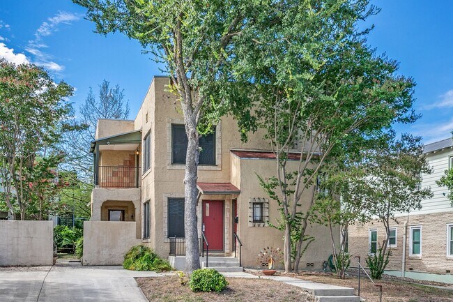 526 Pershing Ave in San Antonio, TX - Building Photo - Building Photo