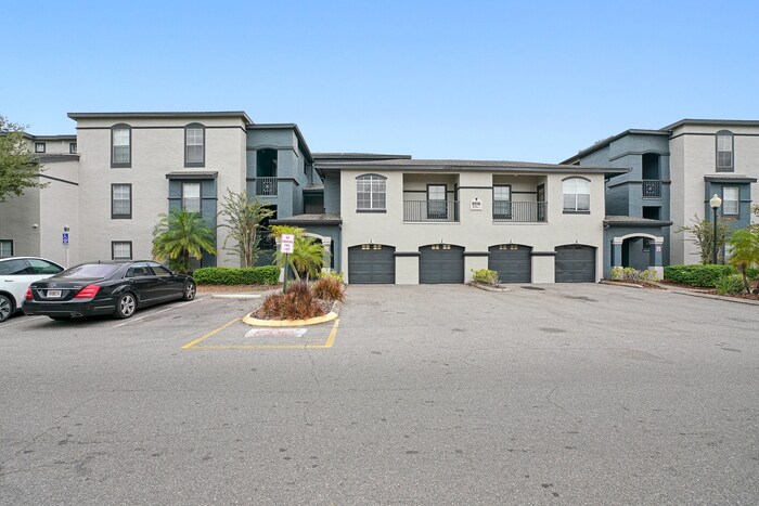 8516 Island Breeze Ln in Temple Terrace, FL - Building Photo
