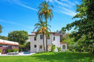 5916 NE 6th Ave in Miami, FL - Building Photo - Building Photo