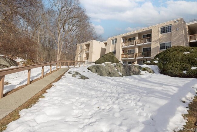 property at 529 Fox Run Ln