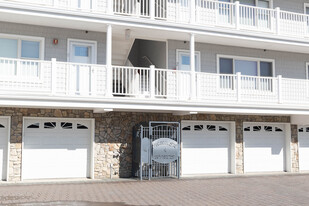 210 Ocean Park Ave in Bradley Beach, NJ - Foto de edificio - Building Photo