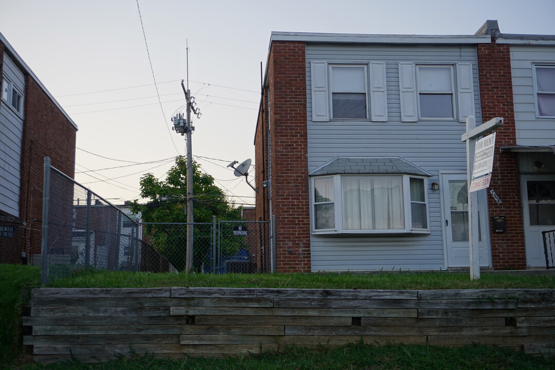 7936 Wynbrook Rd in Baltimore, MD - Foto de edificio