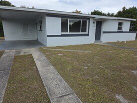 1044 W Highland Dr in Cocoa, FL - Building Photo