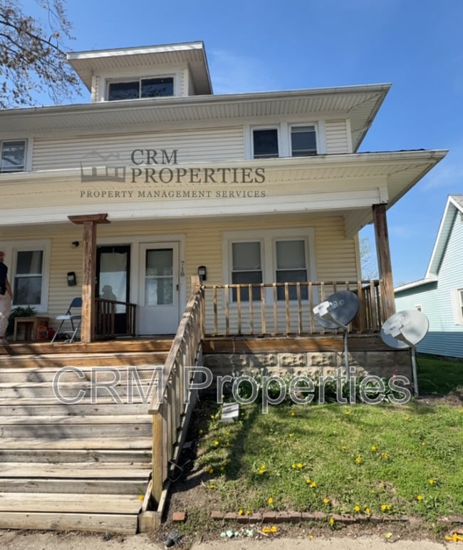 property at 718 W Monroe St