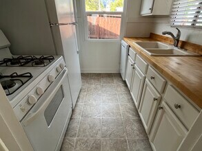 121 W Islay St in Santa Barbara, CA - Building Photo - Building Photo
