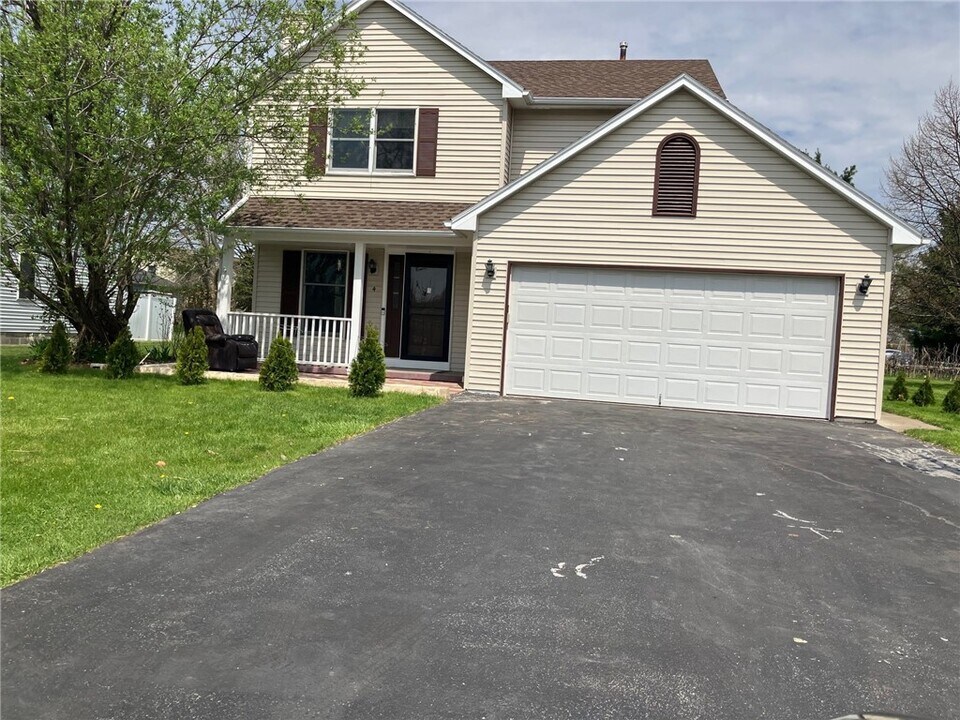 4 Still Pond Way in West Henrietta, NY - Building Photo