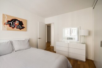 271 W 47th St in New York, NY - Building Photo - Building Photo