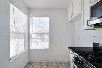 G Street Apartments in Bakersfield, CA - Foto de edificio - Interior Photo