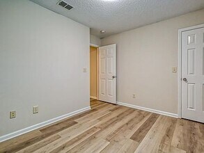 185 Johns Glen Dr in Saint Johns, FL - Foto de edificio - Building Photo