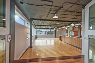 Glucoft Building in Puyallup, WA - Foto de edificio - Interior Photo