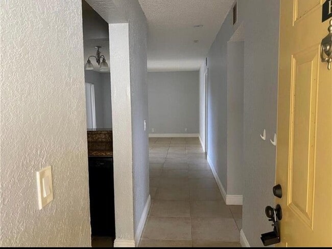 1455 Lake Crystal Dr, Unit H in West Palm Beach, FL - Foto de edificio - Building Photo