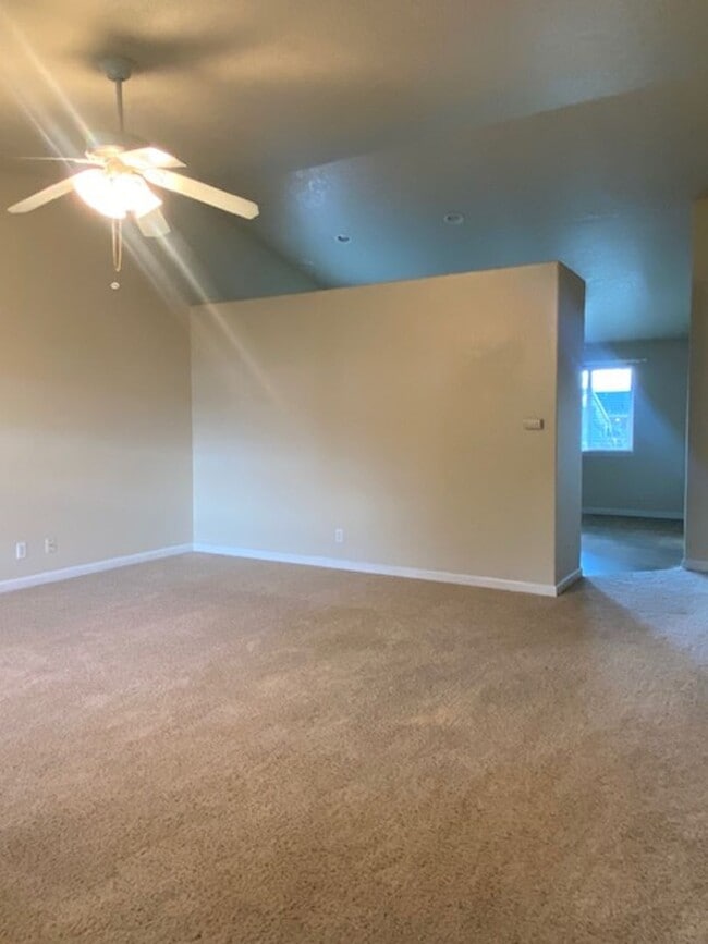 673 E Milton St in Lebanon, OR - Building Photo - Building Photo