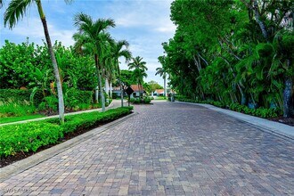 719 Reef Point Cir in Naples, FL - Building Photo - Building Photo