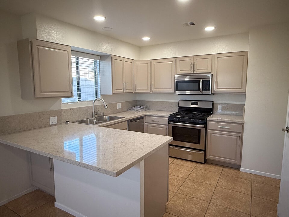 79251 Ave 42 in Bermuda Dunes, CA - Building Photo
