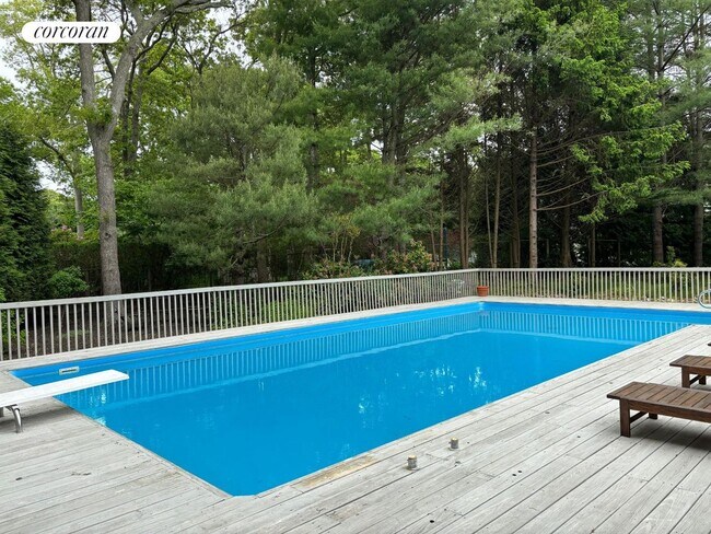 4 Spyglass Ln in East Hampton, NY - Building Photo - Building Photo