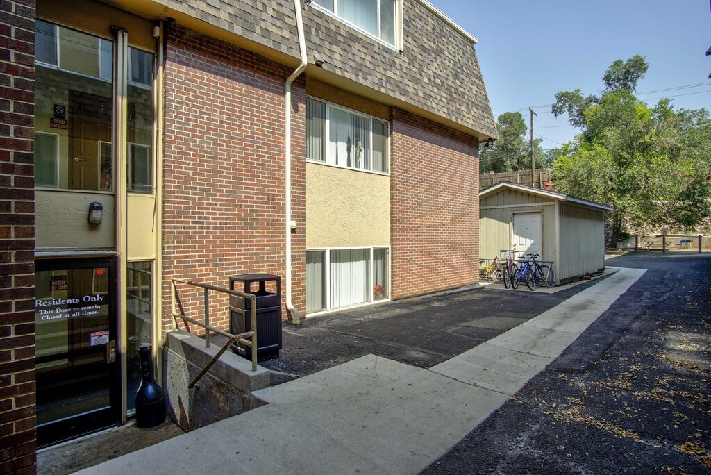 Fountain Oaks Colorado Springs, CO Apartments