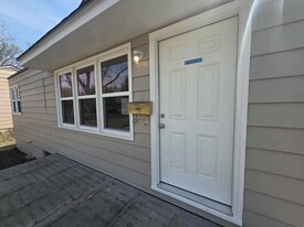 319 W Elm St in Junction City, KS - Building Photo