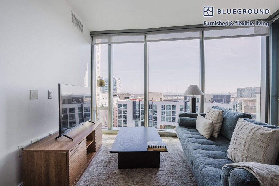 399 Fremont St in San Francisco, CA - Building Photo