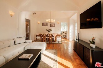 866 N Doheny Dr in West Hollywood, CA - Building Photo - Building Photo