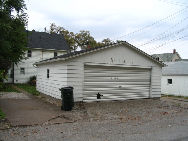 521 W Locust St in Davenport, IA - Foto de edificio - Building Photo