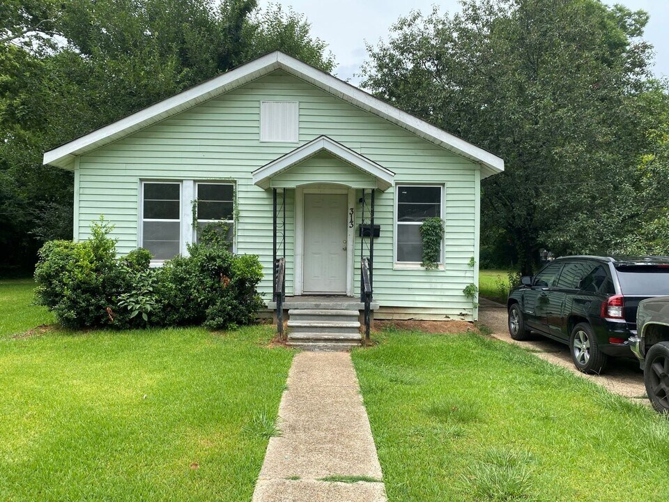 313 Joannes St in Bossier City, LA - Foto de edificio