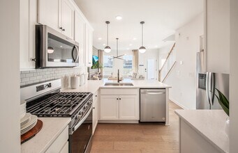 109 Lyla Ln in New Brunswick, NJ - Building Photo - Building Photo