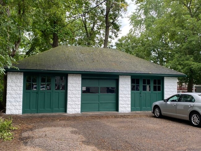 215 Maple St, Unit Apt D - 215 Maple Street in Eau Claire, WI - Foto de edificio - Building Photo