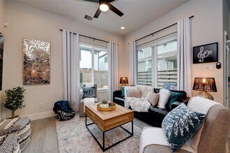 4435 Nichols St in Houston, TX - Foto de edificio - Building Photo