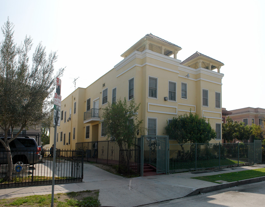 Heliotrope Apartments in Los Angeles, CA - Foto de edificio