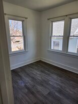 1983 University Ave in Dubuque, IA - Building Photo