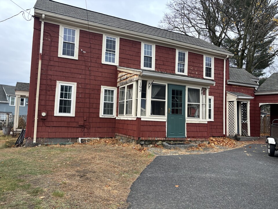 193 High St, Unit 2 in Reading, MA - Foto de edificio
