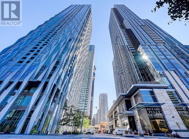 1 Yorkville Ave in Toronto, ON - Building Photo - Building Photo