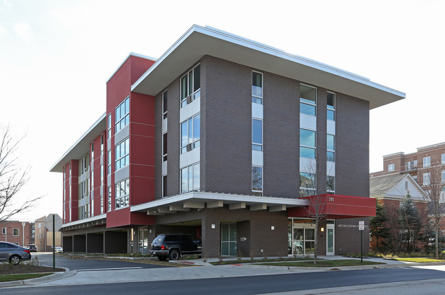 Midtown Crossing Apartments in Des Plaines, IL - Foto de edificio - Building Photo