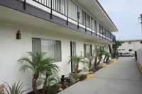 1664 W 218th St in Torrance, CA - Foto de edificio - Building Photo