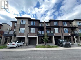 590 N Service Rd in Hamilton, ON - Building Photo