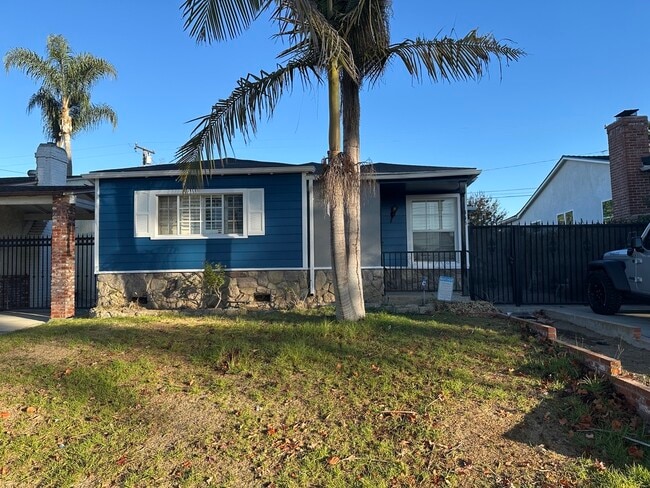 445 W Ellis Ave in Inglewood, CA - Foto de edificio - Building Photo