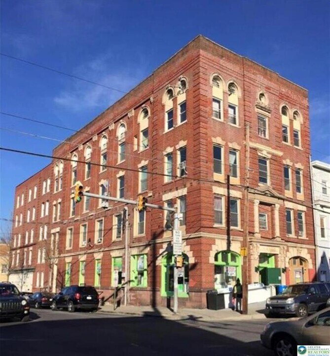 402 Ridge Ave in Allentown, PA - Building Photo