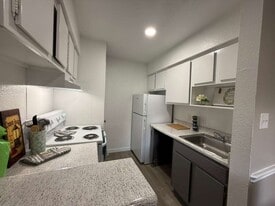 8801 Glencrest Apartments in Houston, TX - Building Photo