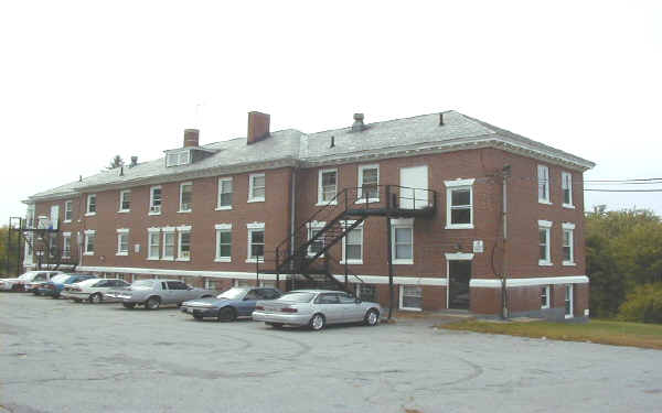 423 Pelham St in Methuen, MA - Foto de edificio - Building Photo