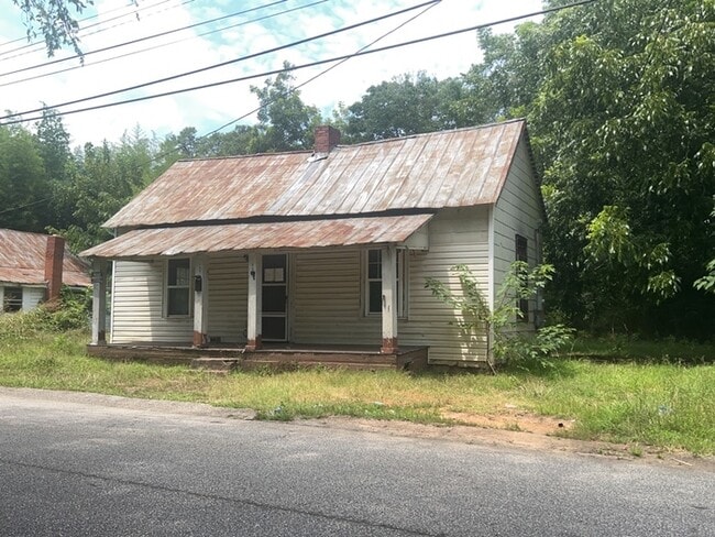 129 Lurey St in Laurens, SC - Building Photo - Building Photo