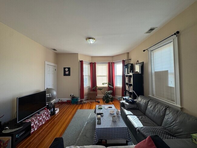 28 Quirk St in Watertown, MA - Building Photo - Building Photo