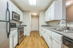 Point at Fairview in Prattville, AL - Building Photo