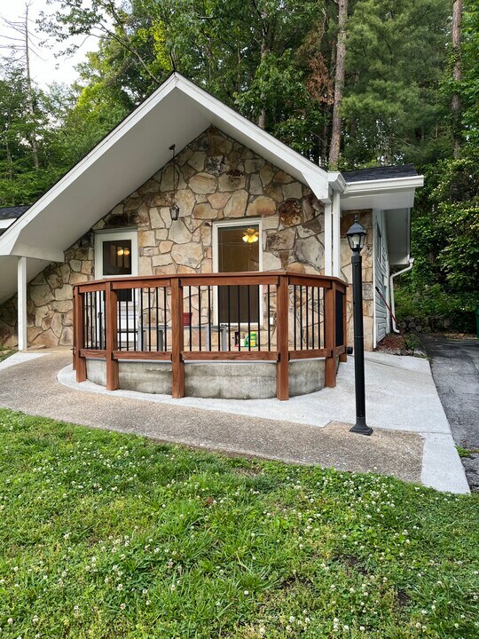 877 Donaldson Rd in East Ridge, TN - Foto de edificio