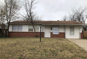 4009 Locust Dr in Midwest City, OK - Building Photo