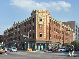 3335 W Diversey Ave, Unit 133 in Chicago, IL - Building Photo