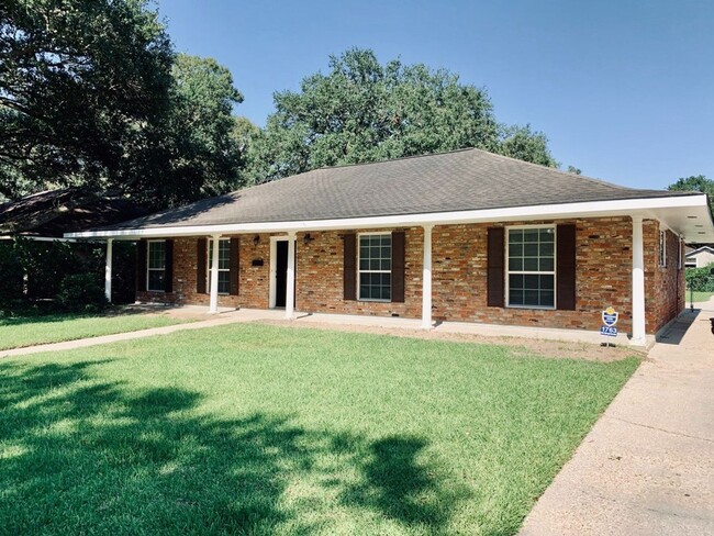 1763 Brocade Dr in Baton Rouge, LA - Building Photo - Building Photo