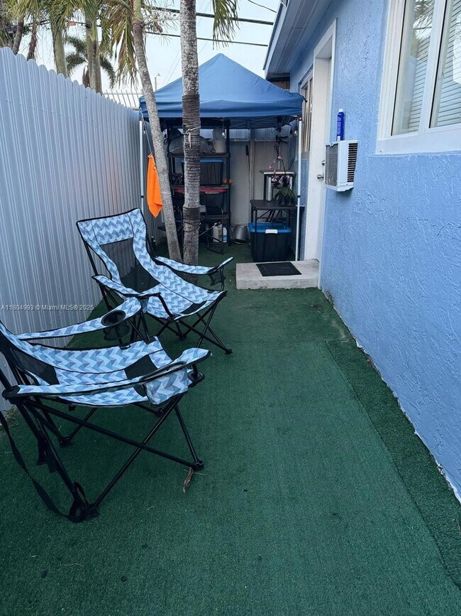 7680 Taft St-Unit -1 in Pembroke Pines, FL - Building Photo - Building Photo