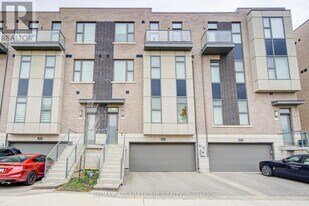 135 Smallwood Cir in Vaughan, ON - Building Photo