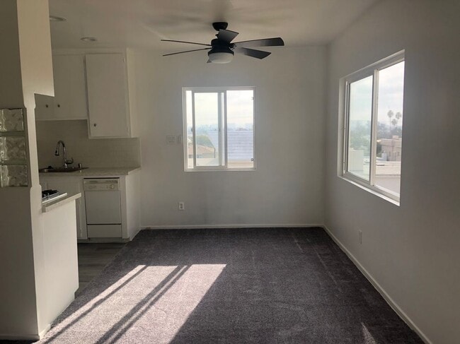 744 Pier Ave in Santa Monica, CA - Foto de edificio - Building Photo